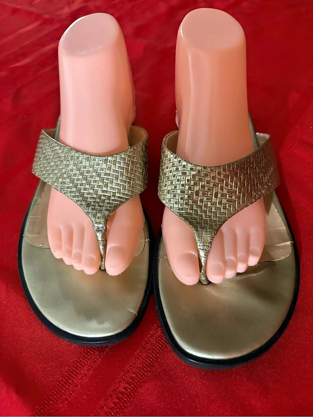 Vionic Gold sandals